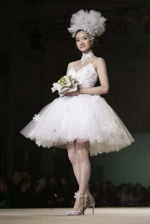 Дизайнер Юми Кацура представил платье стоимостью в 8 миллионов долларов